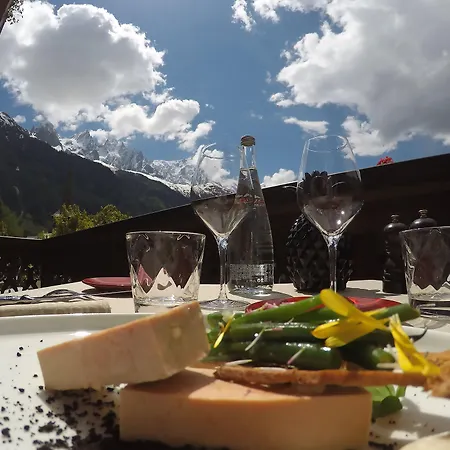 Le Castel Hotel