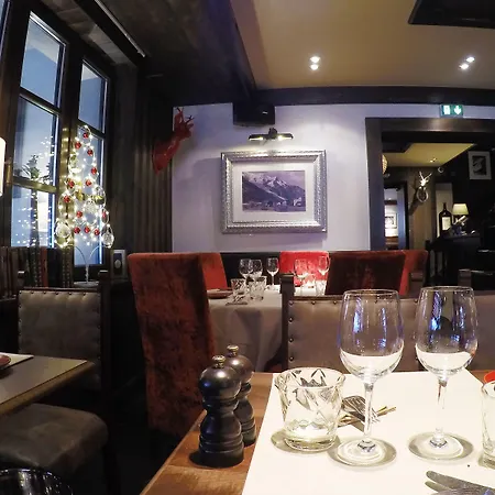 Le Castel Hotel