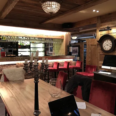 Le Castel Hotel
