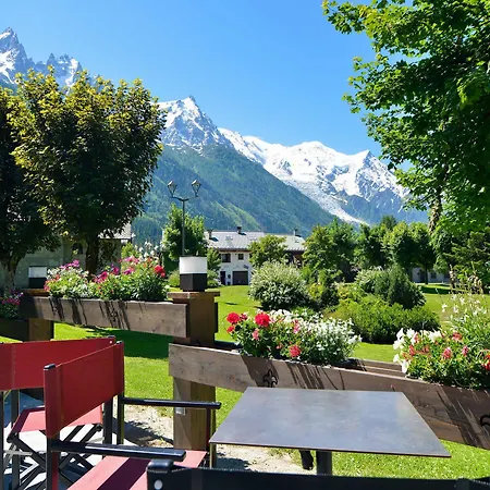 Le Castel Hotel
