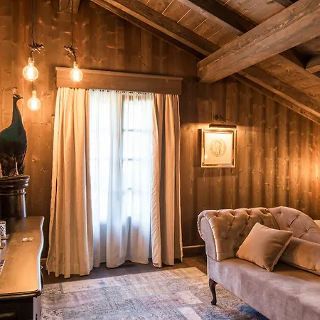 Le Castel Hotel
