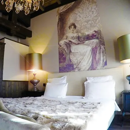 Le Castel Hotel