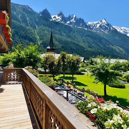 Le Castel Hotel