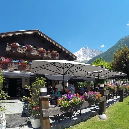 Le Castel Hotel 3*