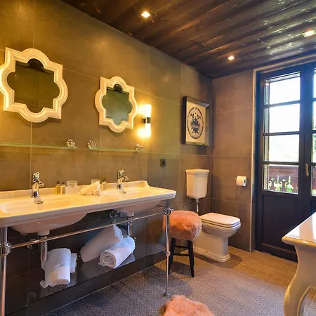 Le Castel Hotel