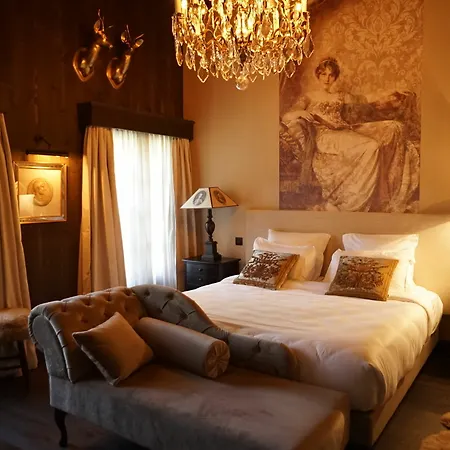 Le Castel Hotel