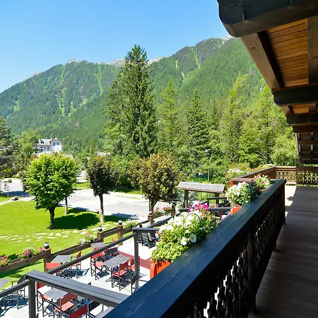 Le Castel Hotel 3*