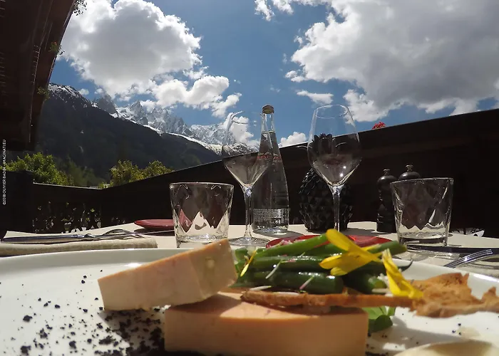 Le Castel Hotel