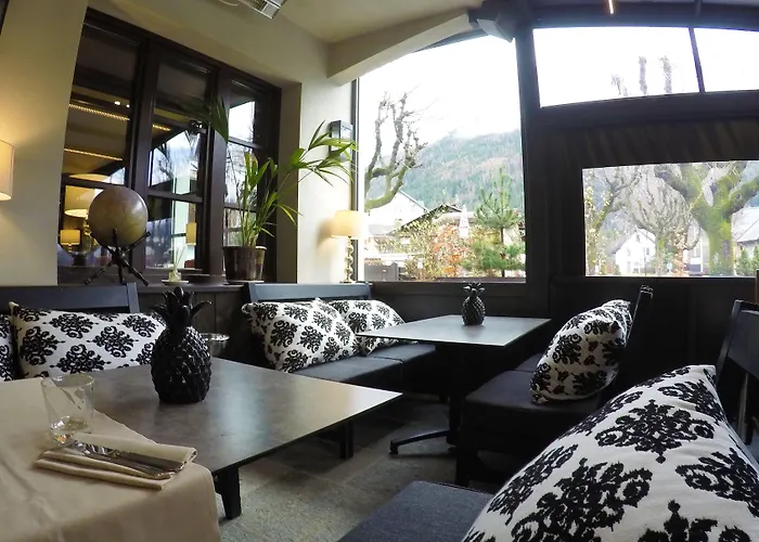 Le Castel Hotel
